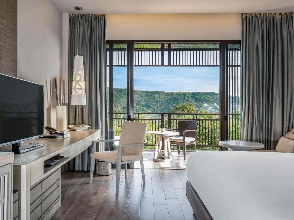 Фото Pullman Phuket Arcadia Naithon Beach 5*