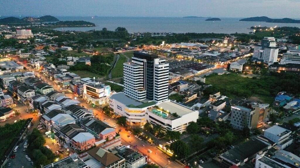 Отель Royal Phuket City Hotel 4*