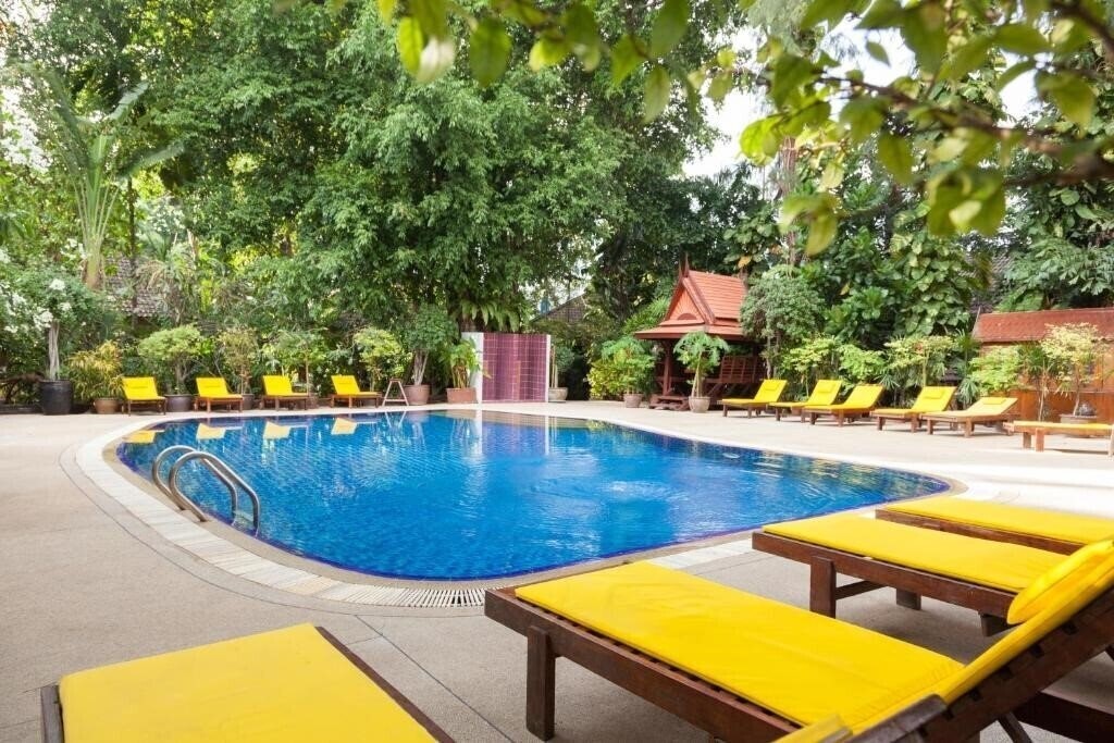 Отель Tropica Bungalow Hotel (ex. Tropica Bungalow) 3*