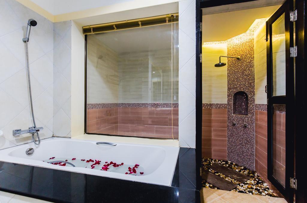 Картинка Karon Whale Resort 3*