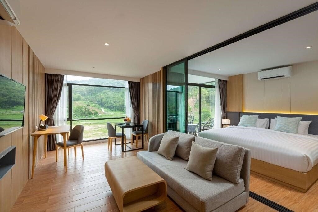 Отель Wyndham Garden Naithon Phuket 5*