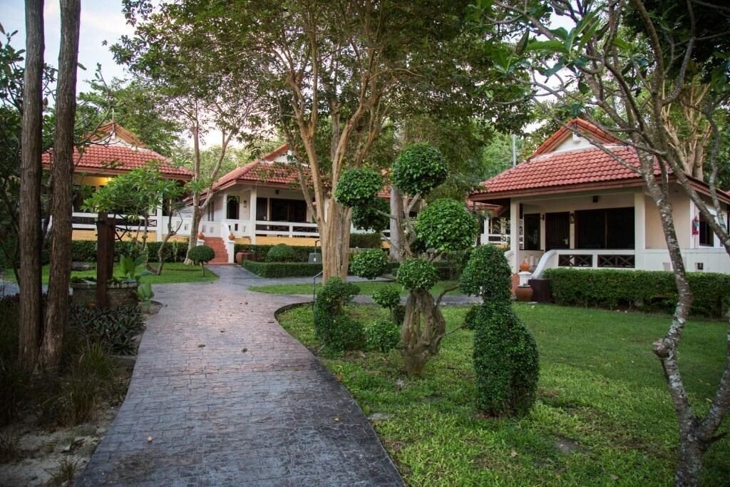 Отель Ao Cho Grandview Hideaway Resort 3*