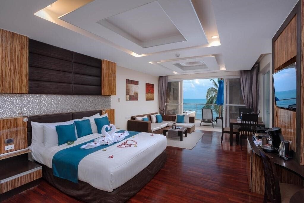 Фото Royal Beach Boutique Resort & SPA 4*