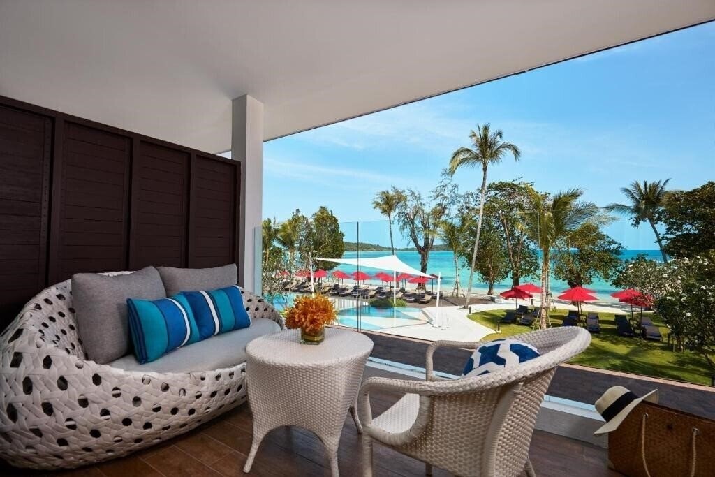 Отель Amari Palm Reef Resort 4*