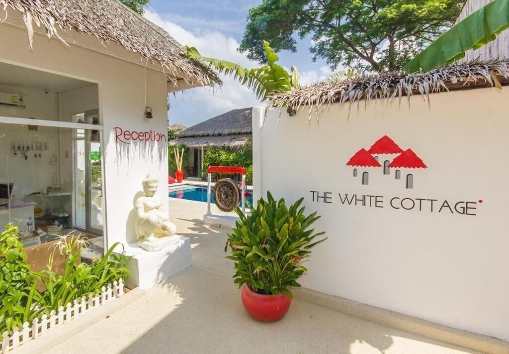 Отель The White Cottage 3*