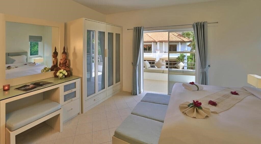 Отель The Gardens 4*