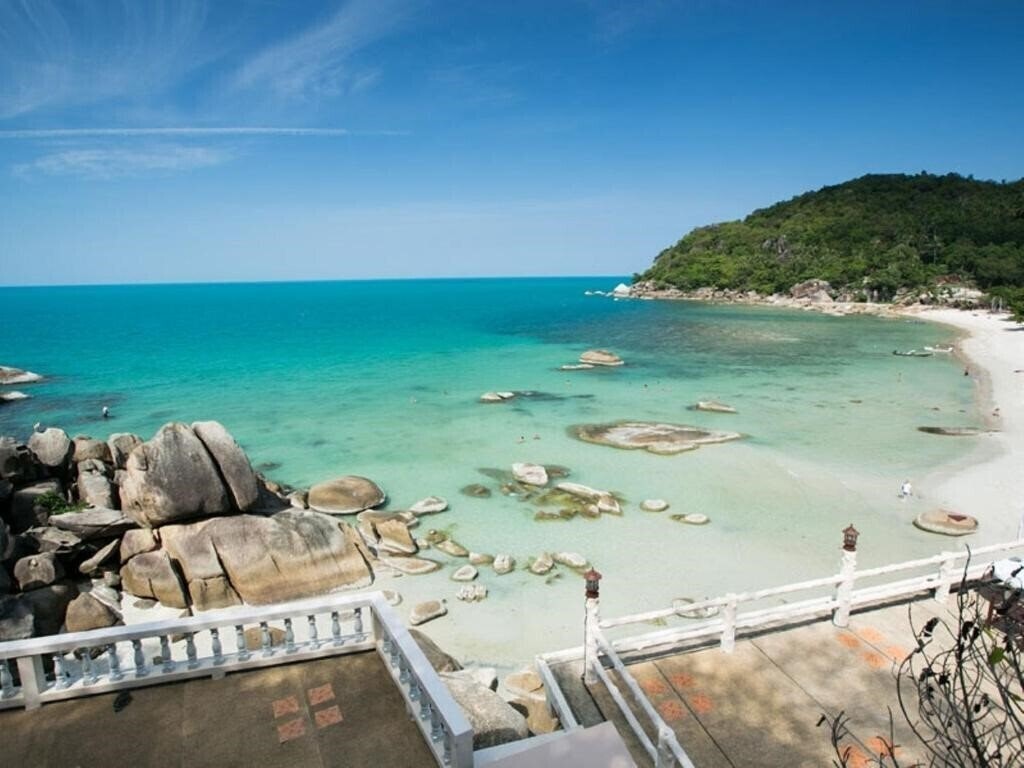 Отель Crystal Bay Beach Resort 3*