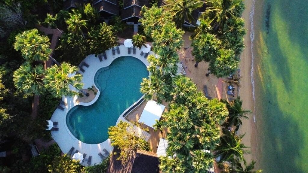 Отель Paradise Beach Resort 4*