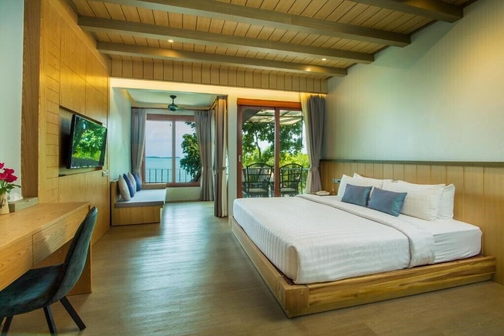 Фото Coral Cliff Beach Resort 3*