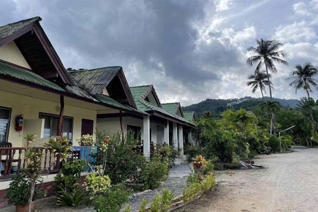Отель Sea Breeze Bungalow 2*
