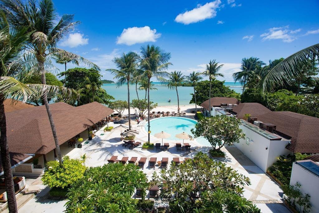 Отель Iyara Beach Hotel & Plaza 3*