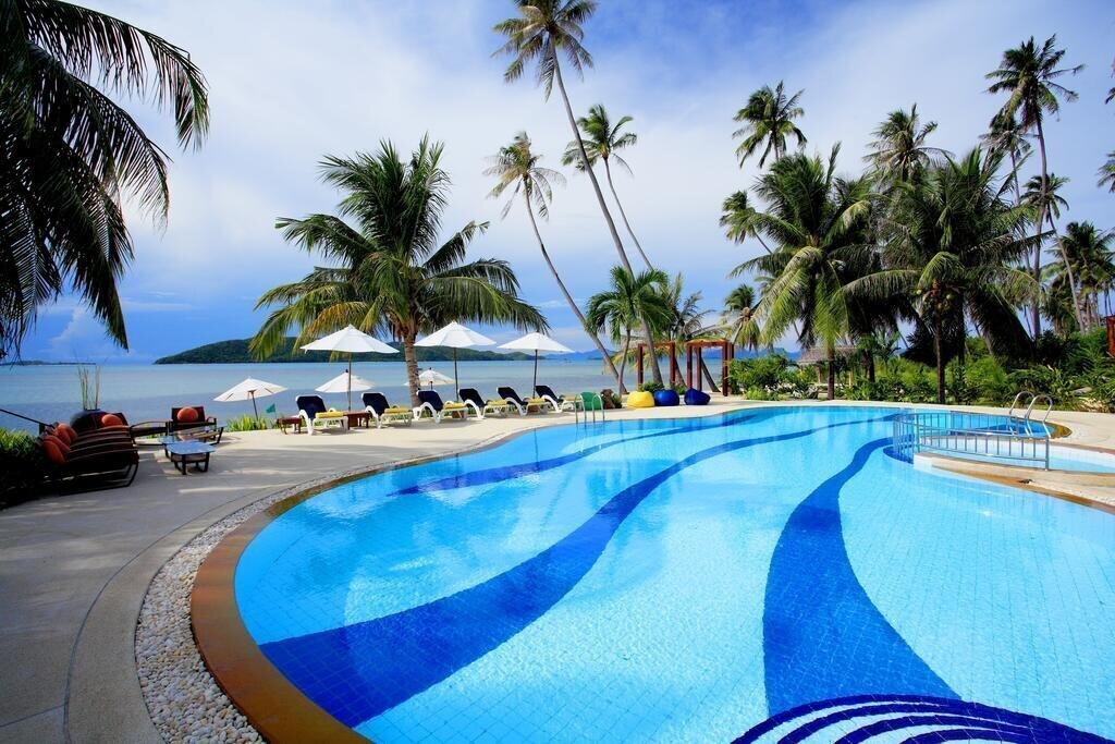 Отель Centra Coconut Beach Resort Samui 3*