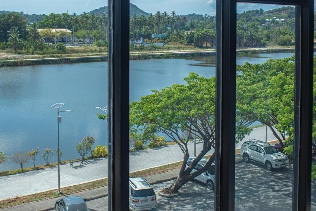 Отель Nora Lakeview 3*