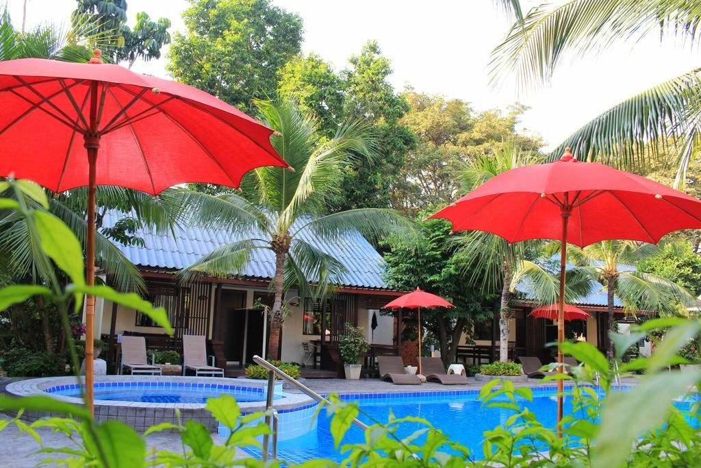 Отель The Beach Garden Resort 3*