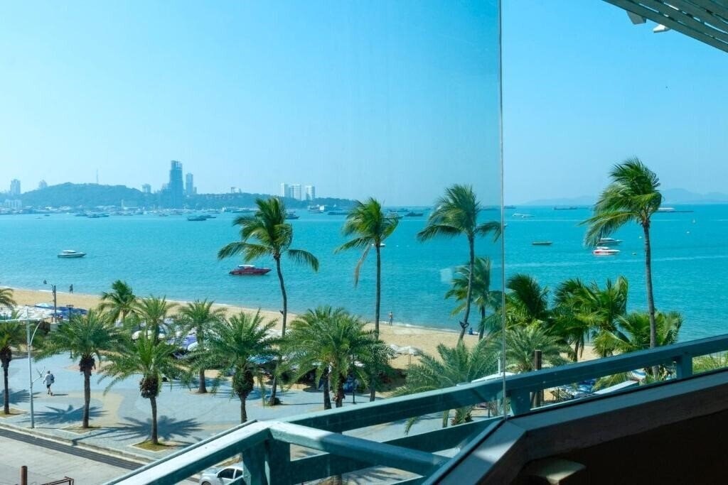 Изображение The Beach Front Resort 3*