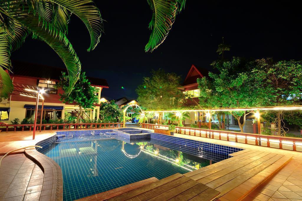 Отель Avila Resort Pattaya (ex. Icheck Inn Jomtien Pattaya) 3*