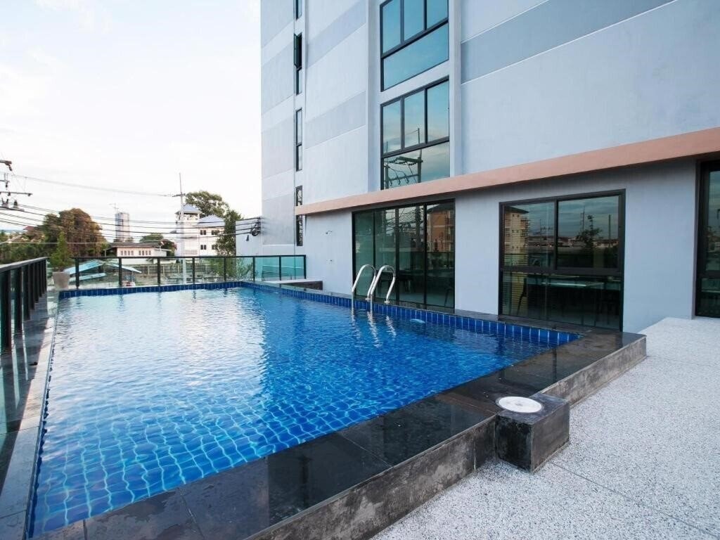 Изображение B2 Sea View Pattaya Boutique & Budget Hotel 3*