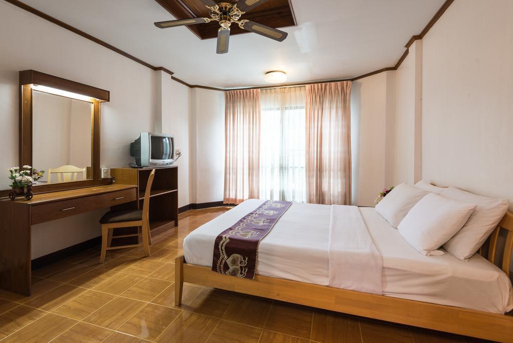 Отель Seashore Pattaya Resort 3*