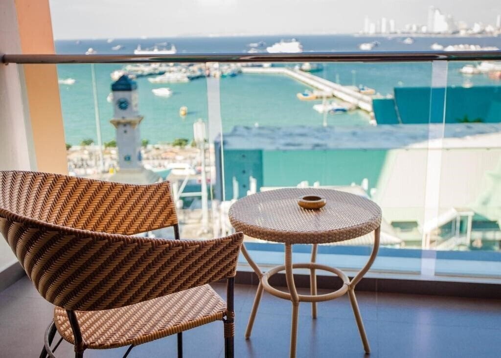 Отель Balihai Bay Hotel 3*