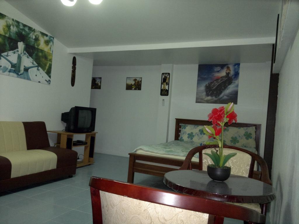 Отель Joe Palace Beach Living Jomtien Pattaya 1*