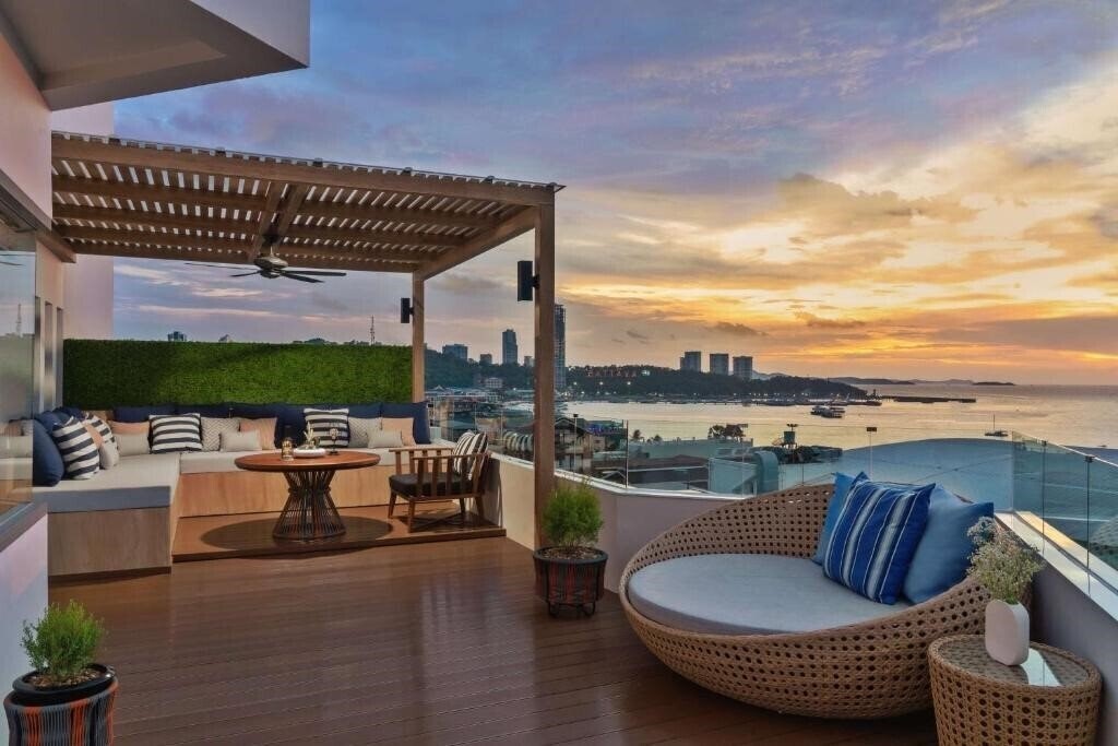 Отель Avani Pattaya Resort & SPA 5*