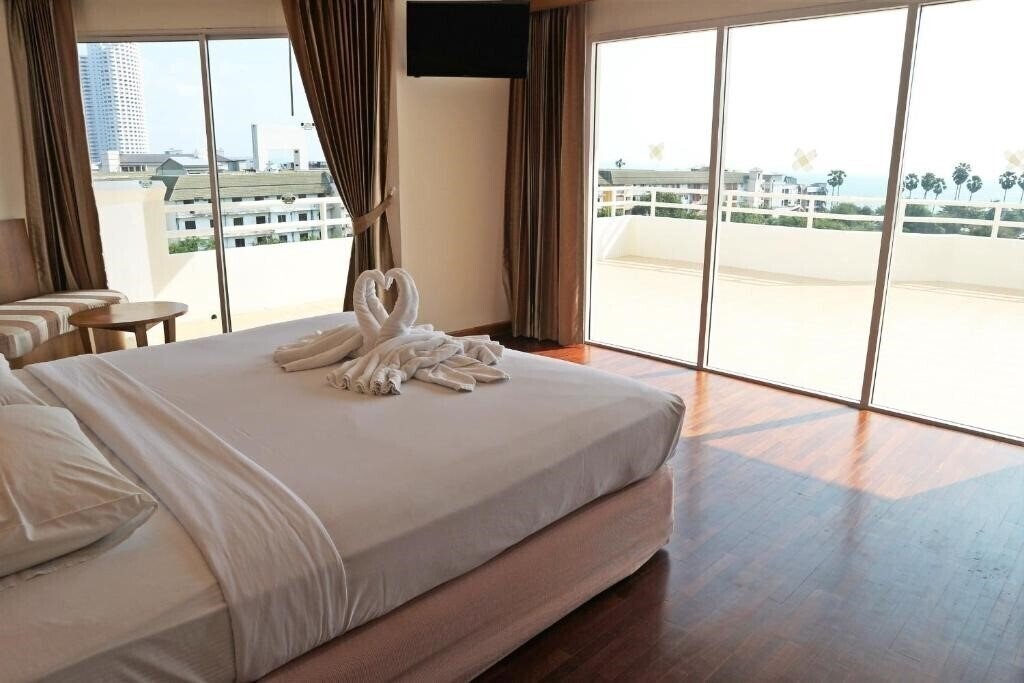 Фото Welcome Jomtien Beach Hotel 3*