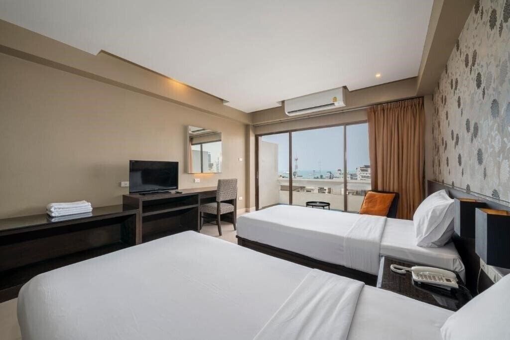 Фото Welcome Plaza Hotel 3*