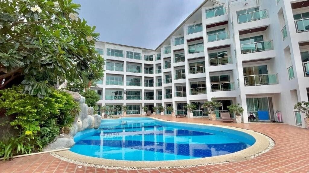 Отель Dragon Beach Hotel Pattaya Main Wing 3*