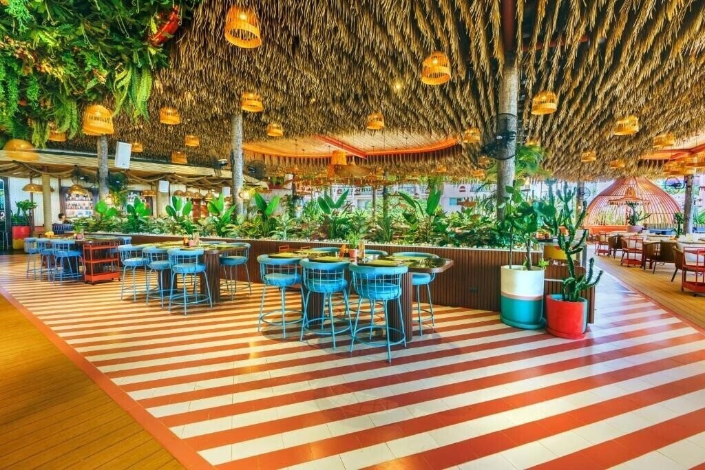 Фотография Cruise Hotel 4*