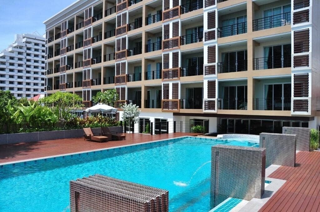 Отель August Suites 3*