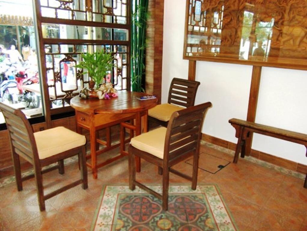 Отель The Red Balcony Inn 2*