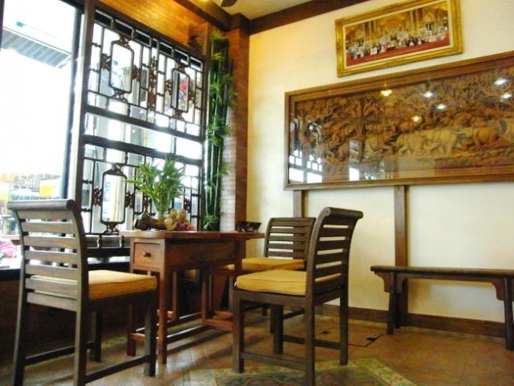 Фото The Red Balcony Inn 2*