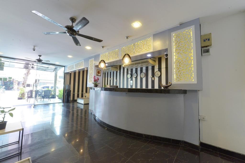 Отель Chaplin Inn 2*