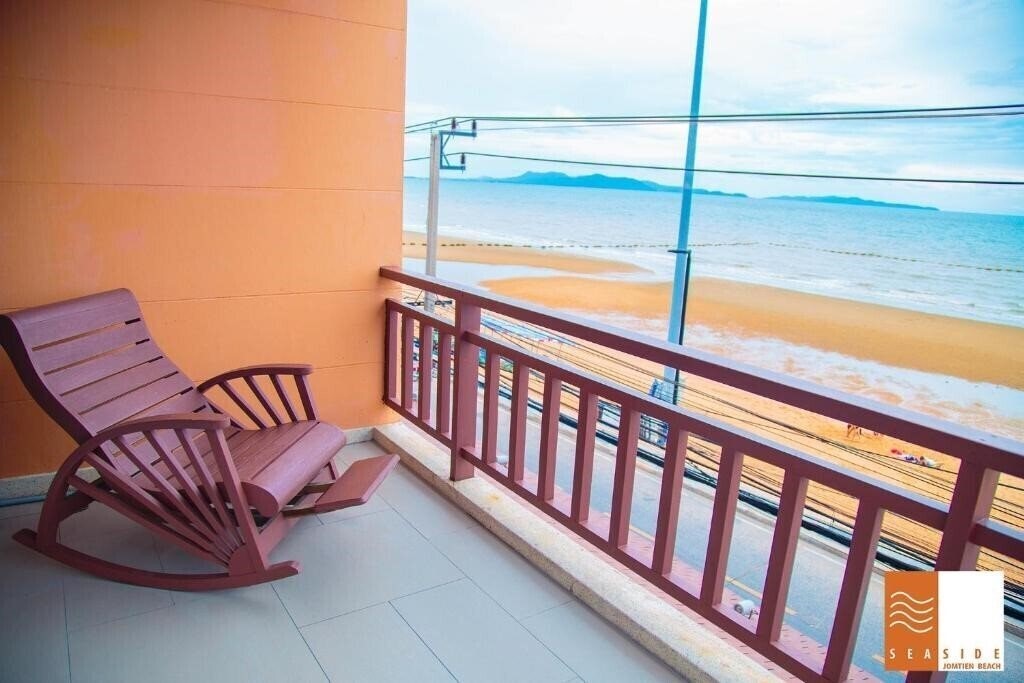 Отель Sea Side Jomtien 3*