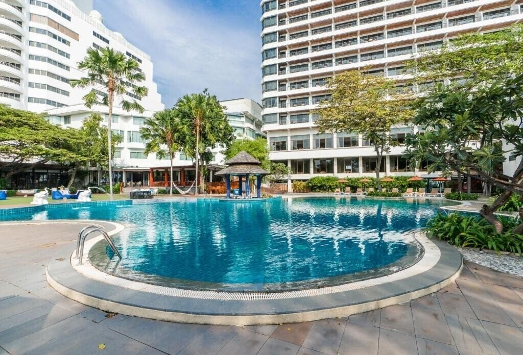 Отель Cosy Beach Hotel Ocean Wing 4*