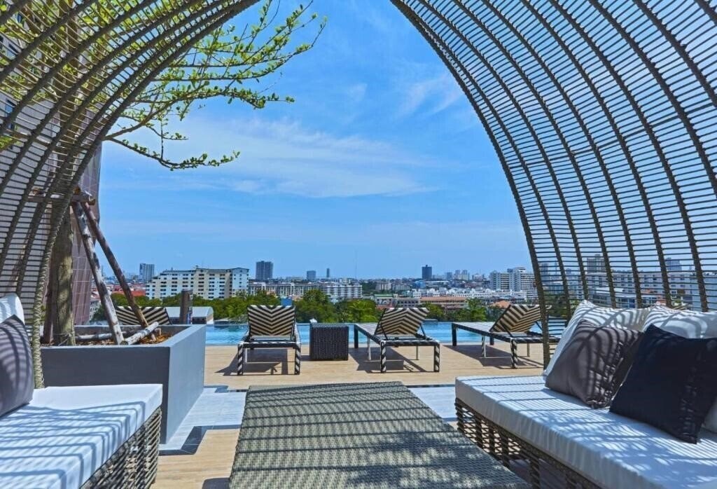 Отель Chezzotel Pattaya 4*