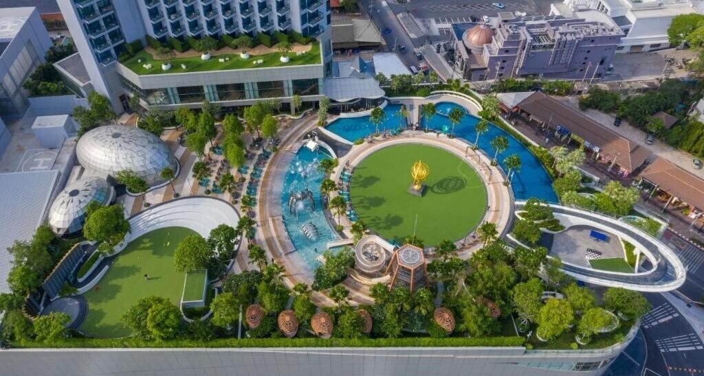 Отель Grande Centre Point Pattaya 5*
