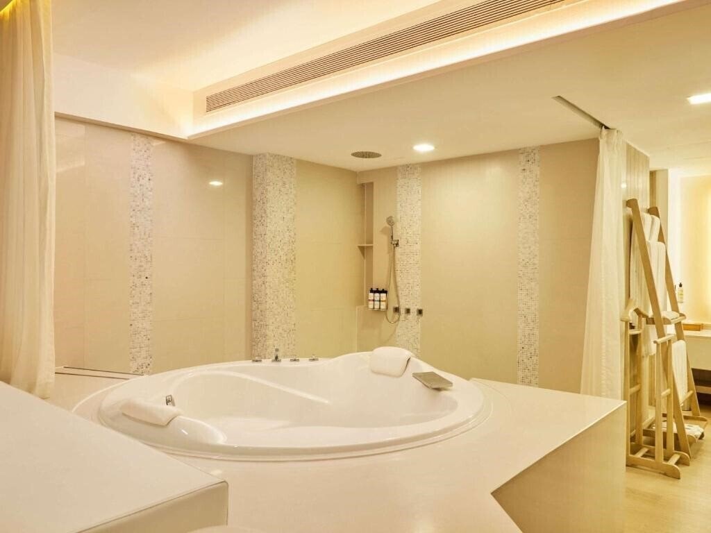 Фотография Pullman Pattaya Hotel G (ex. Pullman Pattaya Aisawan) 5*