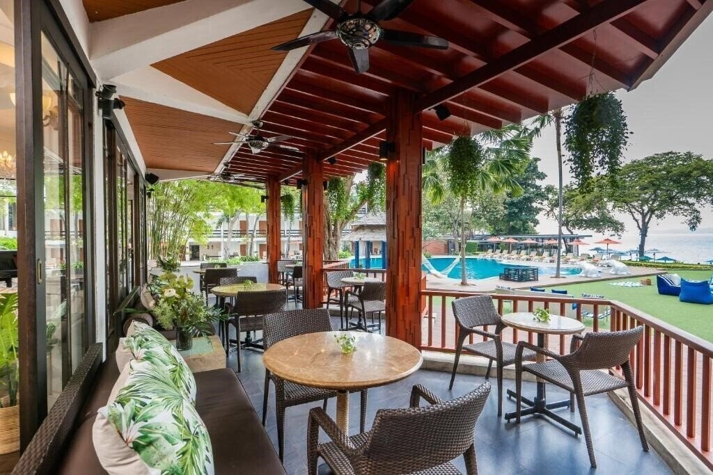 Картинка Cosy Beach Hotel 3*