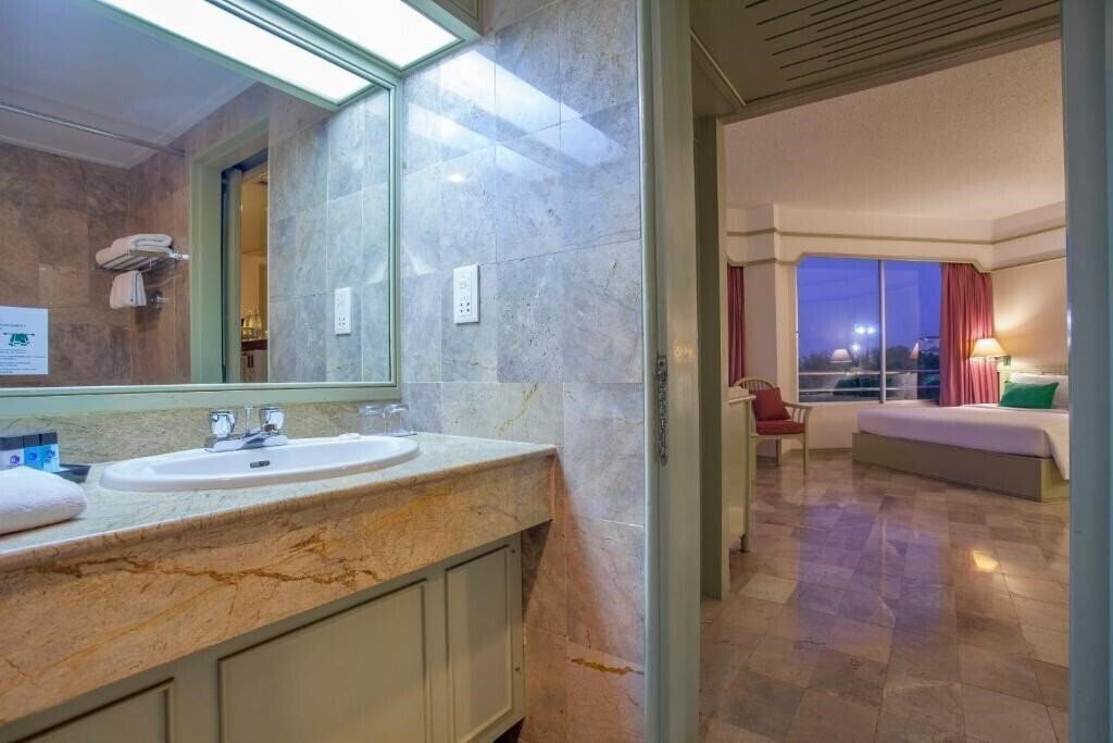 Фотография Cholchan Pattaya Beach Resort 4*