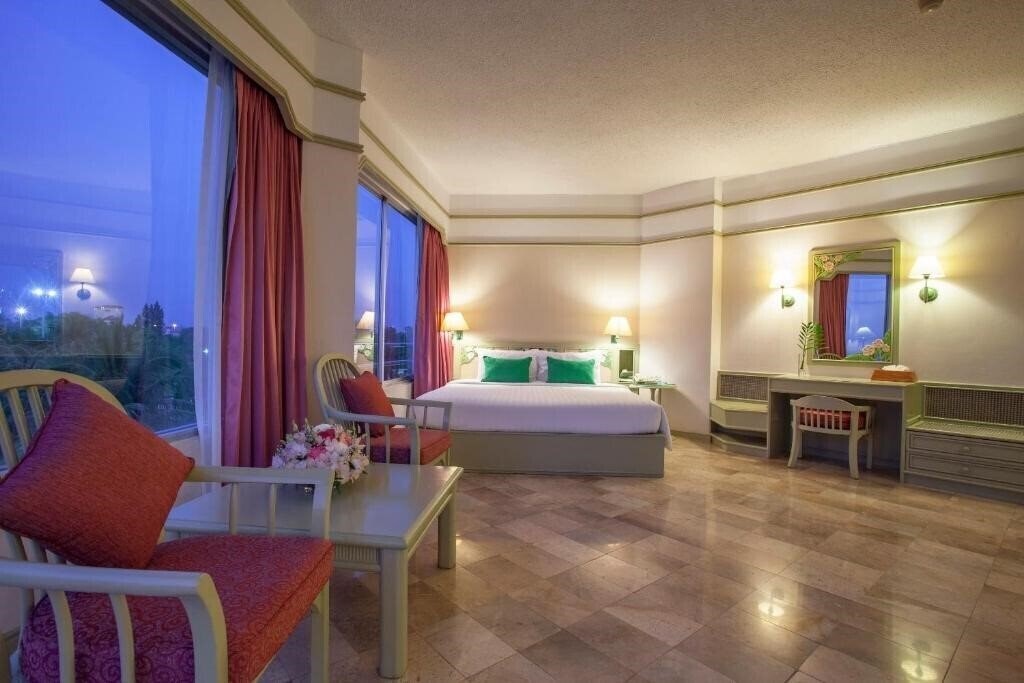 Картинка Cholchan Pattaya Beach Resort 4*