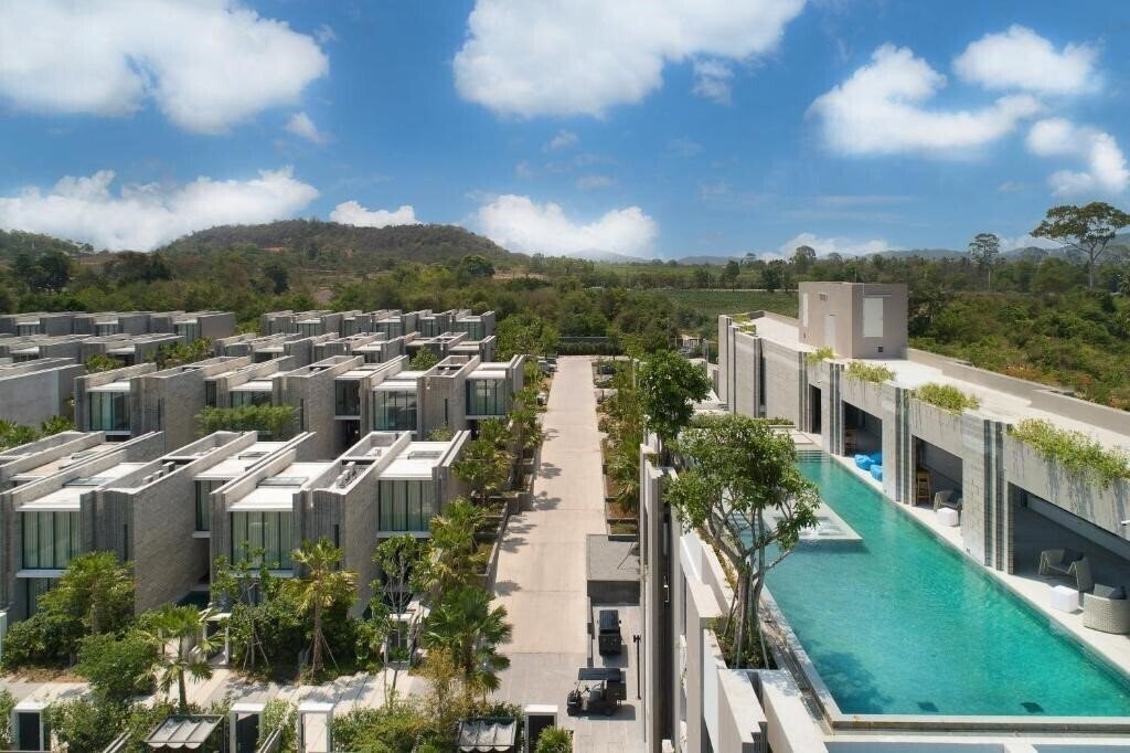 Отель X2 Pattaya Oceanphere 5*