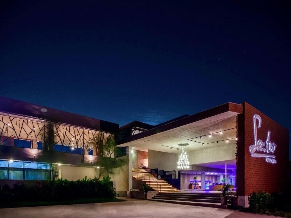 Отель Sea Two Pool Villa Resort 4*