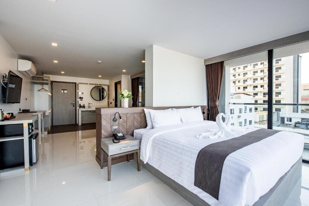 Фото Blackwoods Hotel Pattaya 5*