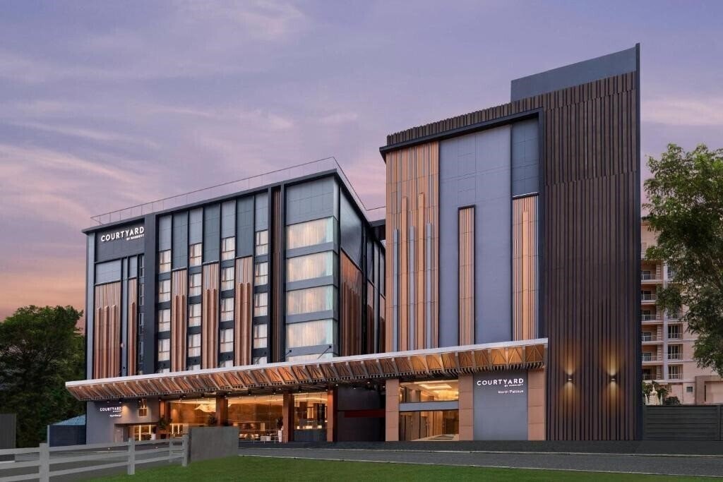 Отель Courtyard By Marriott North Pattaya 4*