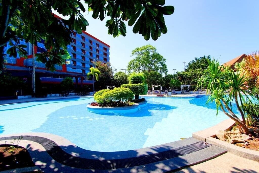 Отель Coco Beach Hotel Jomtien Pattaya 4*