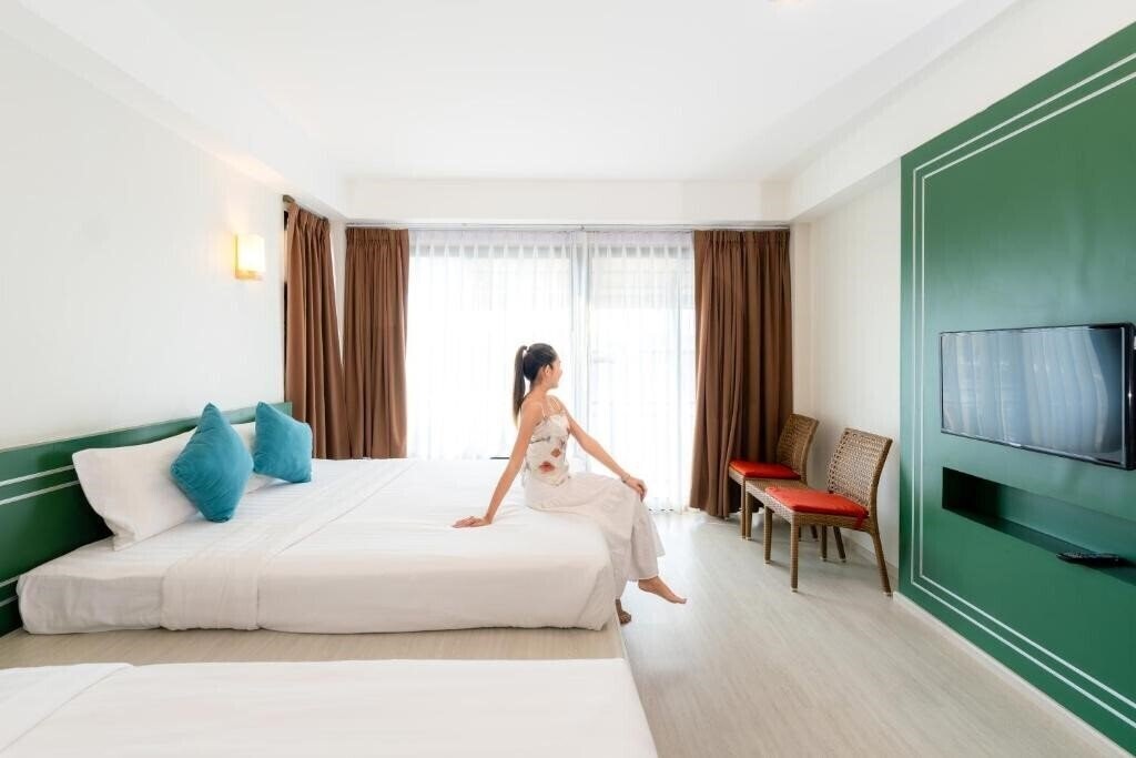 Фото Bangsaen Heritage Hotel 4*
