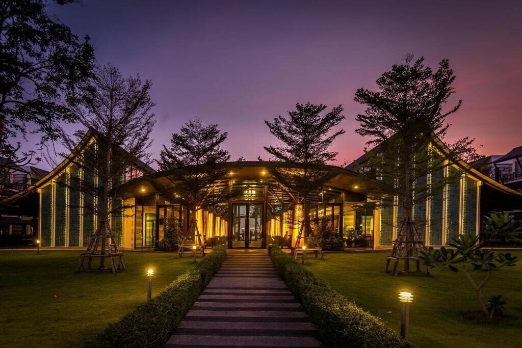 Картинка Bangsaen Heritage Hotel 4*