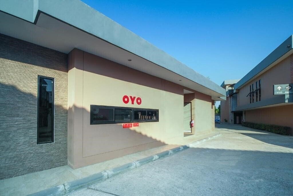 Отель Oyo 477 Sriracha Hotel And Spa 3*