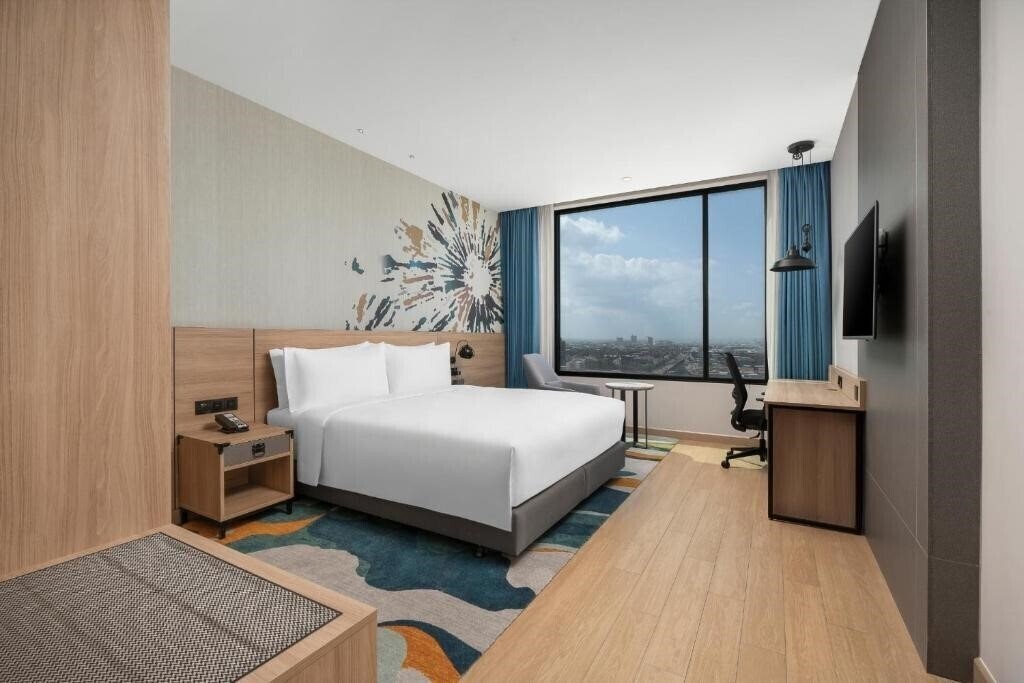 Фото Holiday Inn & Suites Siracha Laemchabang 4*